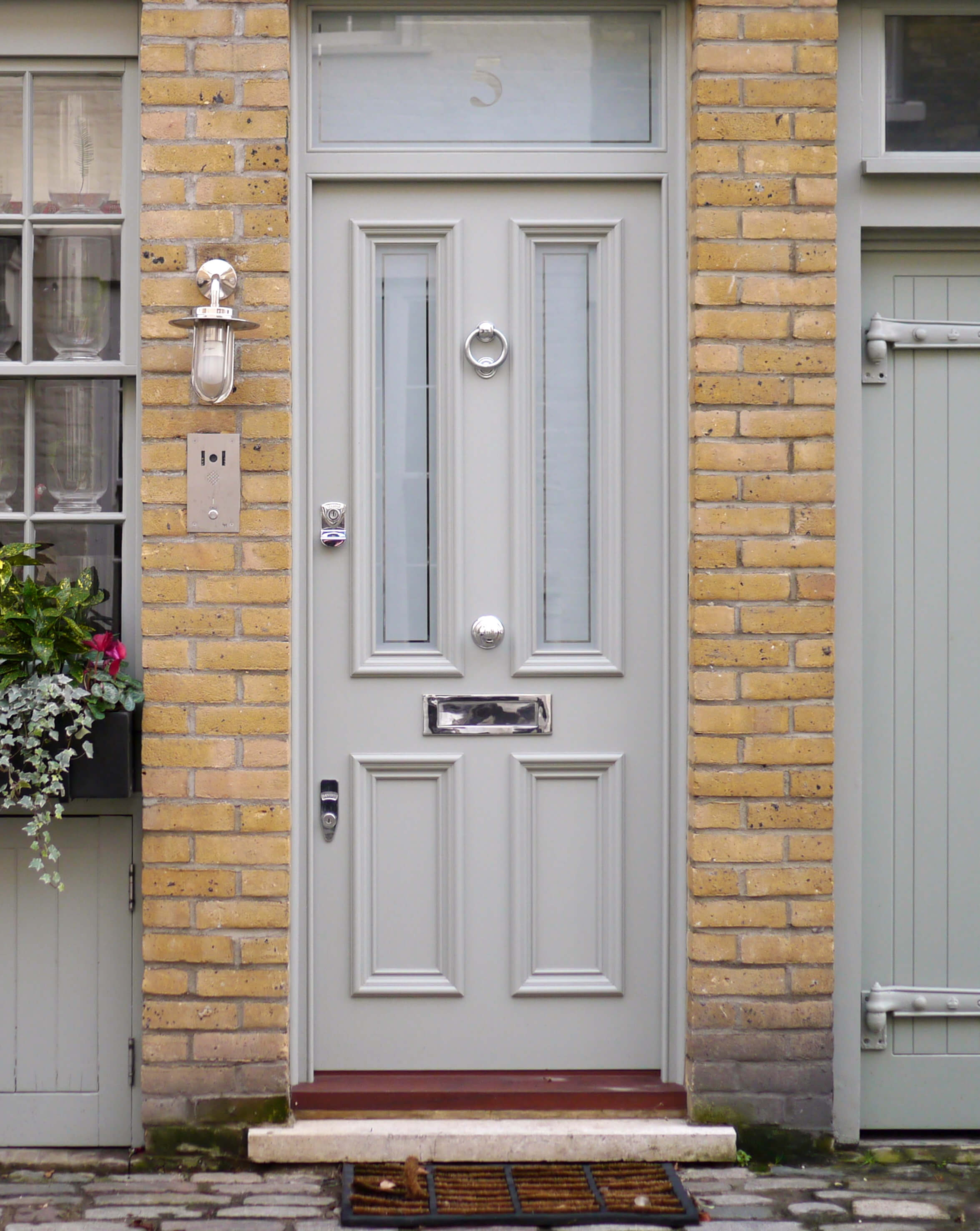 Minimalist Victorian Garage Door Ideas for Simple Design
