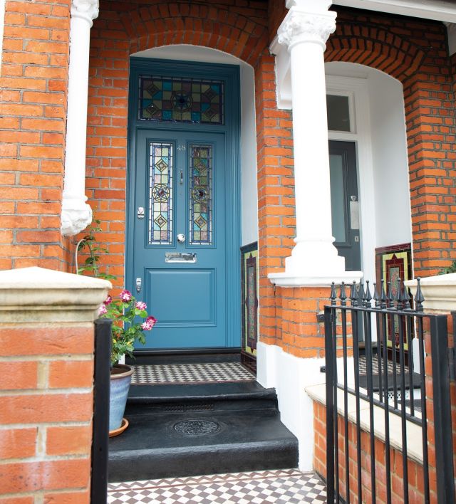 Make an entrance with a beautifully designed bespoke front door.

This luxury blue Victorian door painted in our unique colour, Cornflower, features stunning stained-glass panels. The bold blue tones and colour leaded glass perfectly exhibit the traditional elements of Victorian design and beautifully compliment the period of the property.
-
-
-
-
#londondoorcompany #londondoor #londondoorco #door #doors #doorsoflondon #london #doorsofinstagram #bluedoor #bluefrontdoor #frontdoorcolour #colourfulhome #victoriandoor #victorianreno #victorianproperty #homereno #frontdoorideas #frontdoordesign